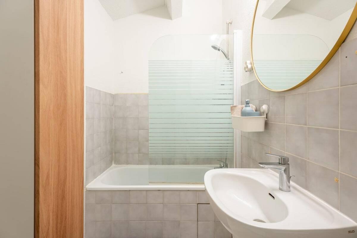 Le Neptune Cassis Luaran gambar