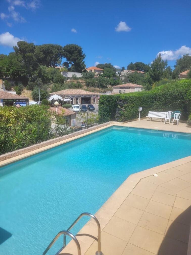Le Neptune Cassis Luaran gambar
