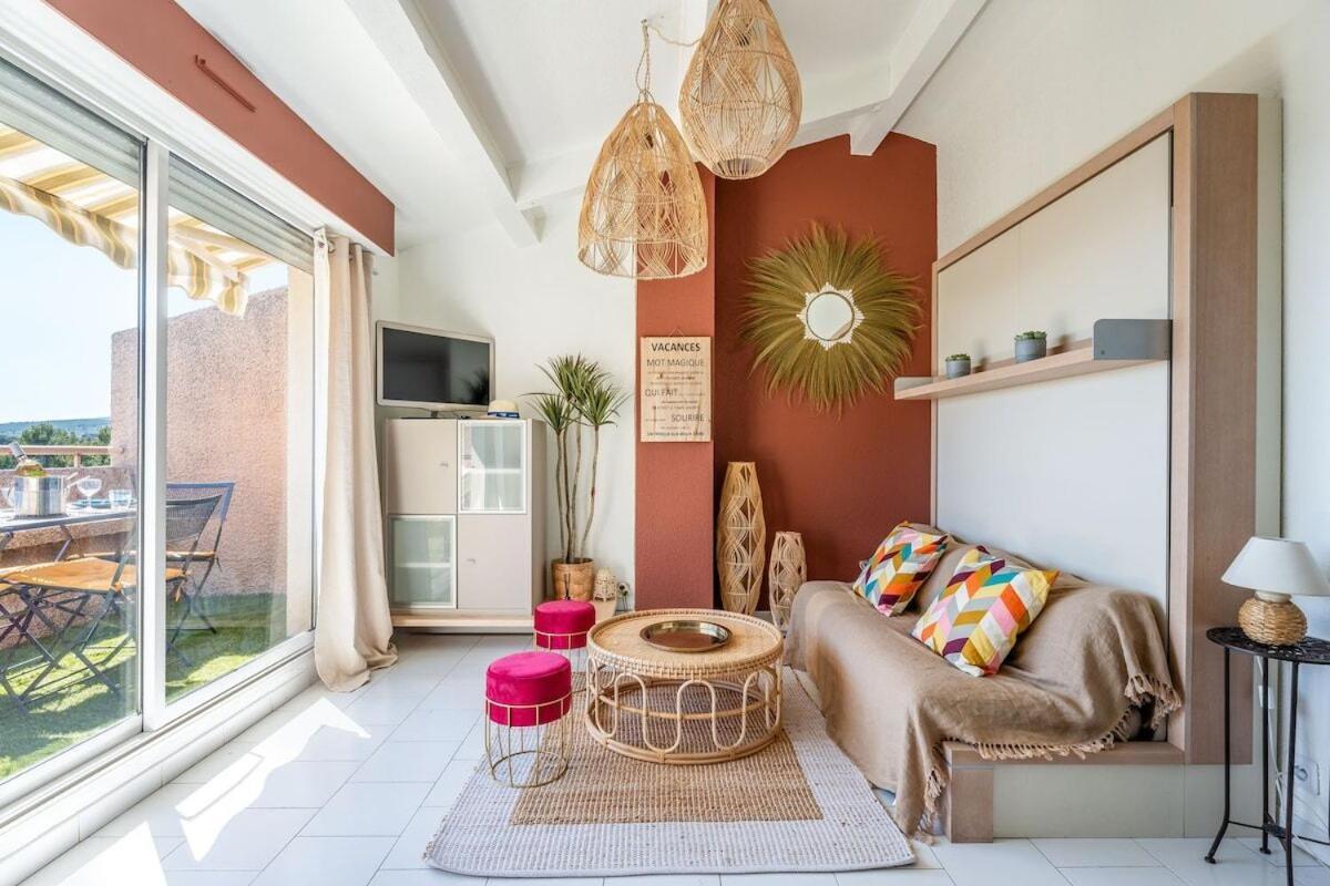 Le Neptune Cassis Luaran gambar
